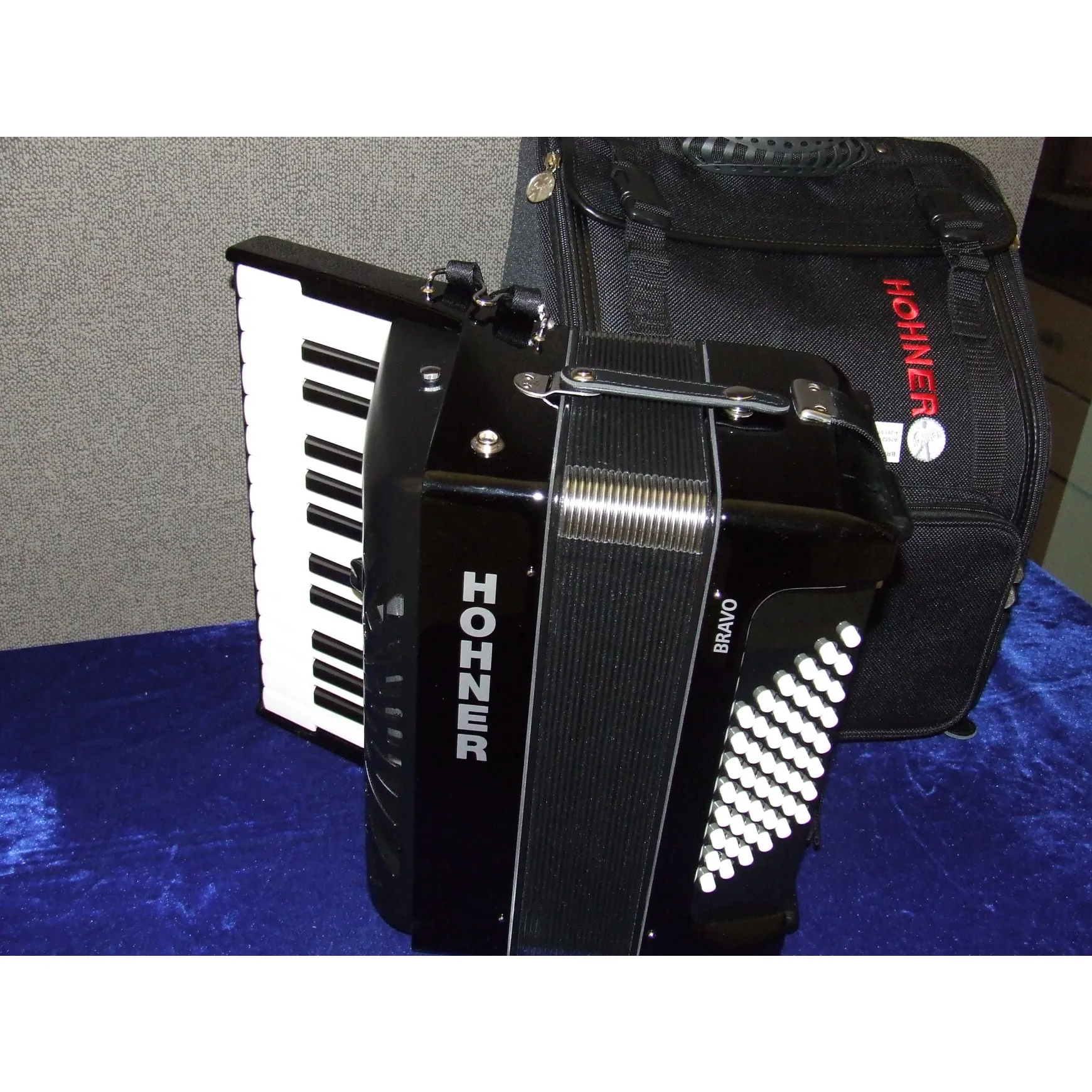 Hohner Akkordeon Bravo 48 Silent Key schwarz