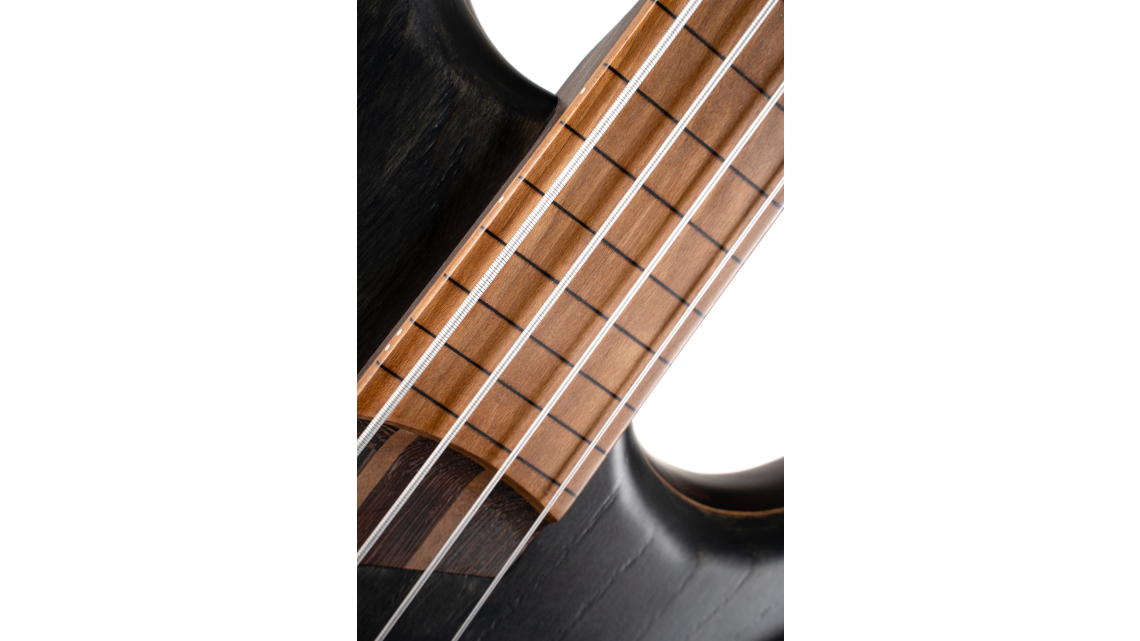 CORT B4 Element Fretless E-Bass Open Pore Trans Black