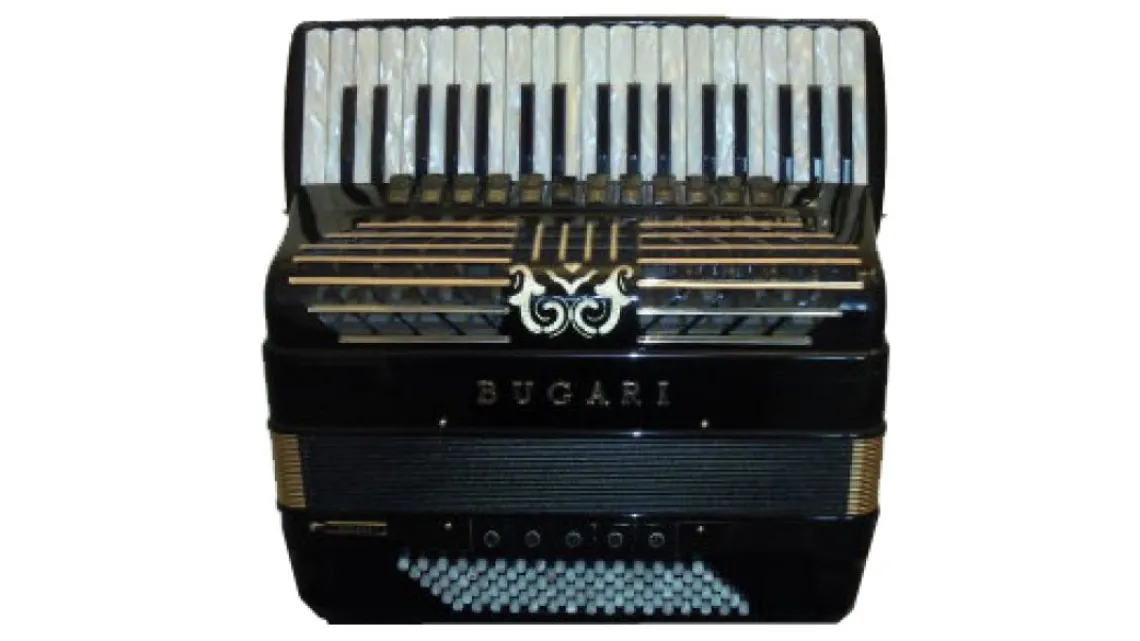 Bugari Akkordeon "Artist" C / 281ARS